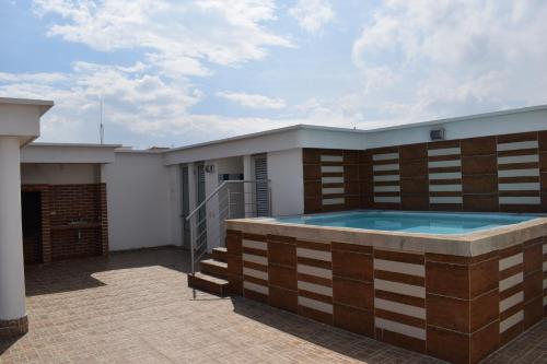 a house with a swimming pool on a patio at Apartamento amoblado en excelente ubicación in Cúcuta