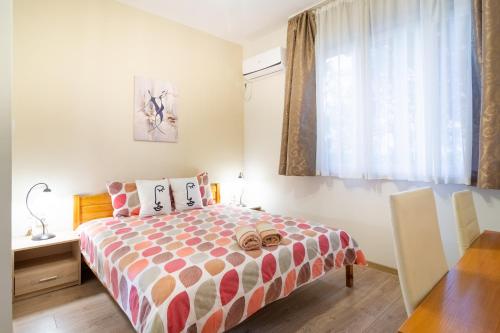 Krevet ili kreveti u jedinici u objektu Madrid spacious, quiet family Apt on ground floor