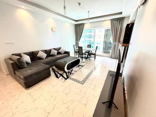 Fotografie z fotogalerie ubytování Brand New Marina Opal Huge 1BR v Dubaji