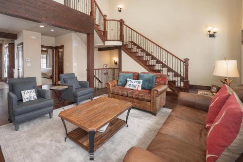 751 Mountain Terrace – Photos 3