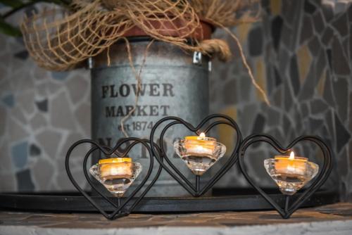 a candle holder in the shape of hearts with three candles at Willa Zator in Oświęcim