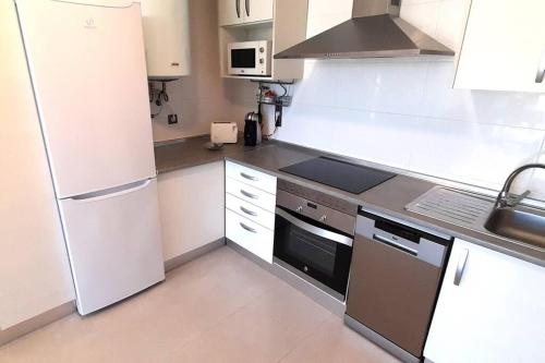 Zdjęcie z galerii obiektu APARTAMENTO PLAYA FOZ CON JARDIN Y PISCINA w mieście Foz