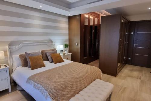 Apartamento lujo en primera línea de playa en Bahía de la Plata, Estepona