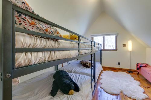 Gallery image of Front Royal Hilltop Cabin with Panoramic Views! in Front Royal