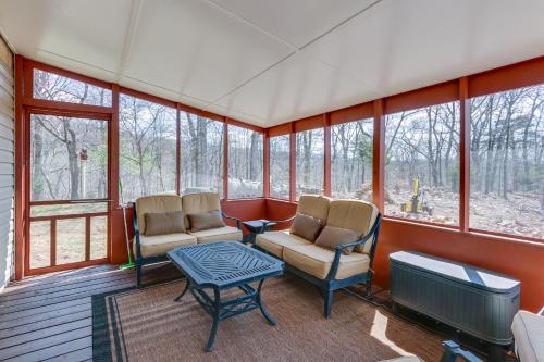 Gallery image of Front Royal Hilltop Cabin with Panoramic Views! in Front Royal