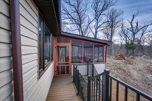Gallery image of Front Royal Hilltop Cabin with Panoramic Views! in Front Royal