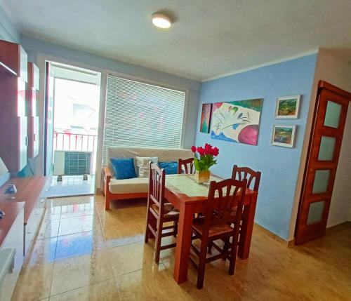 Fotografie z fotogalerie ubytování Apartamento en primera línea de playa. Salou v destinaci Salou