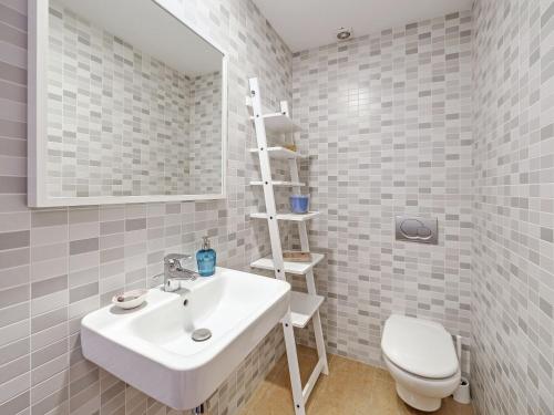 A bathroom at Es Comtat 2 Muro