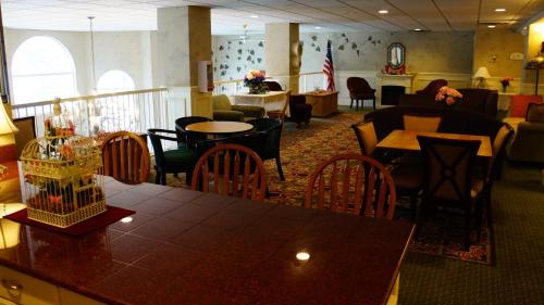 a person sitting at a table in a restaurant at Hotel Grand Victorian in Branson
