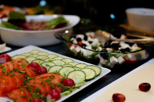 Makanan di atau berdekatan hotel