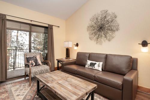 Posezení v ubytování Beaver Village Unit #0333