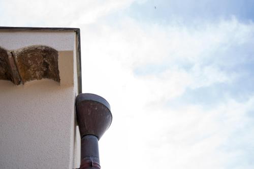 a street light in front of a building at B&B La Manica in Milazzo