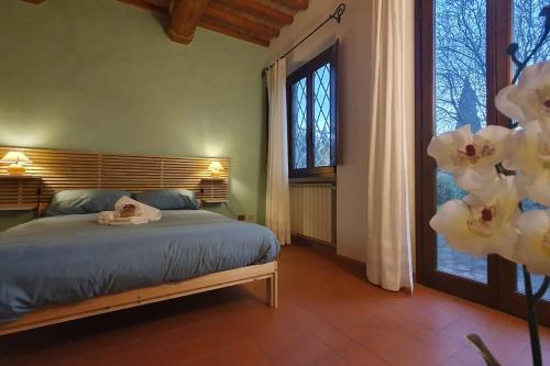 a bedroom with a bed and a large window at La Casa nel Borgo 418 con garage in Montespertoli