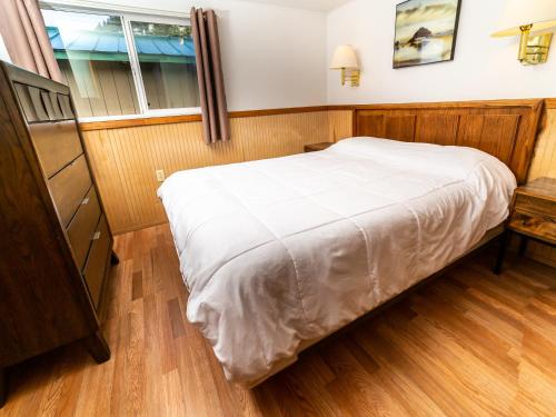Ένα ή περισσότερα κρεβάτια σε δωμάτιο στο Oceanside Ocean Front Cabins