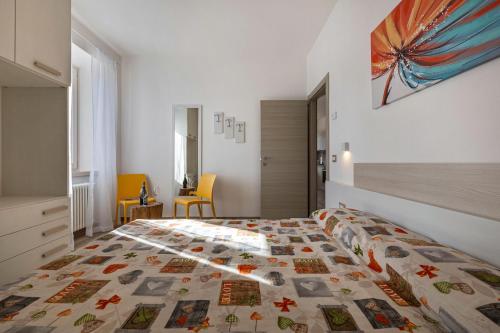 - une chambre avec un lit doté d'une couette dans l'établissement Casa Bepi, à Tremosine