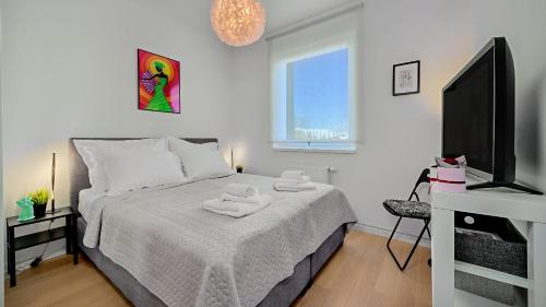 Good Vibes Lux, 2BDR, Parking, 2BATH