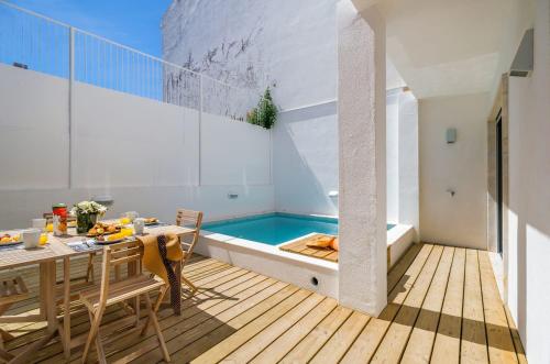 a house with a swimming pool and a table and chairs at Bela Vista in Cascais