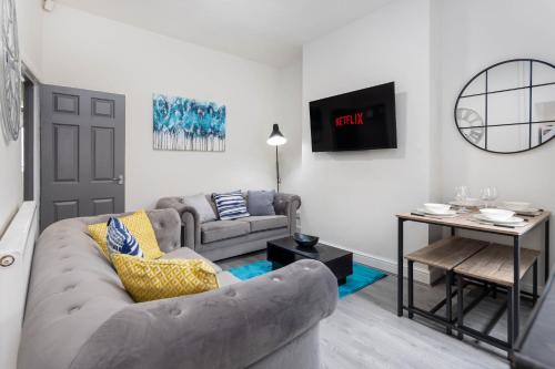 Foto Toft House - Air Host & Stay - Free Parking - Contractor Friendly 1