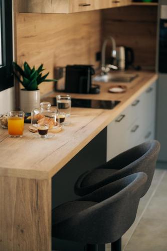 Η κουζίνα ή μικρή κουζίνα στο Comninon Suites