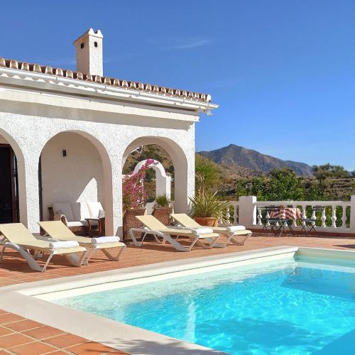 Romantic white Villa -heated pool