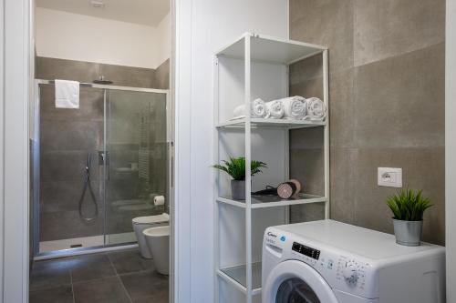 A bathroom at [Navigli - Center] Modern Suite, Fast Wi-Fi & Tram