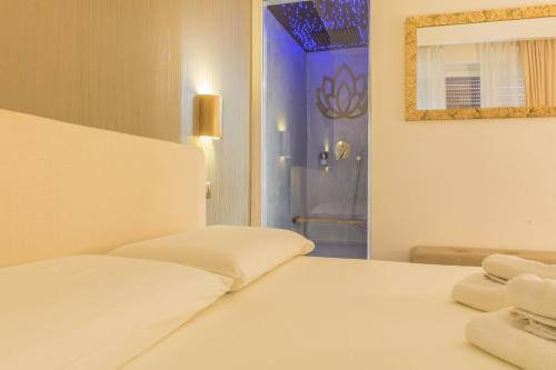 Una cama o camas en una habitación de IL VICOLO suite
