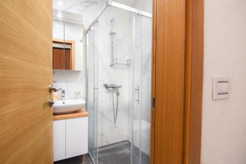 Un baño de Apartman Mima Divcibare