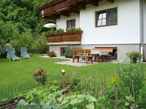a house with a table and chairs in a yard at Haus Meikl in Mühlbach am Hochkönig