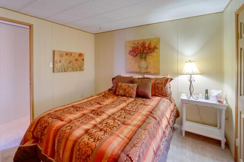 Postel nebo postele na pokoji v ubytování Arizona Vacation Rental with Patio and Grill