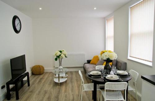 a living room with a table and a couch at Stunning 2-Bed Apartment in Chelmsford in Chelmsford