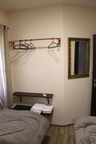 a room with two beds and a mirror on the wall at Casa Magdeburg I - Central e Aconchegante in Pomerode