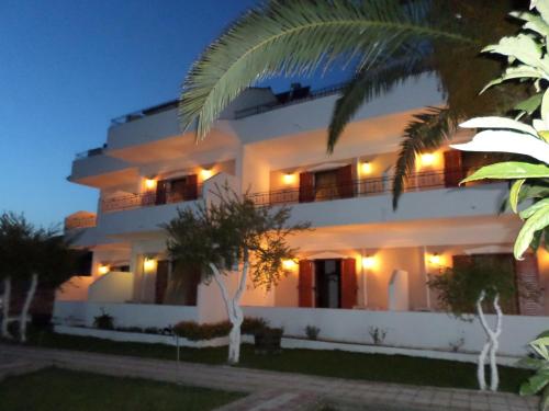 Gallery image of Ocean Front Studios 77 in Lourdhata