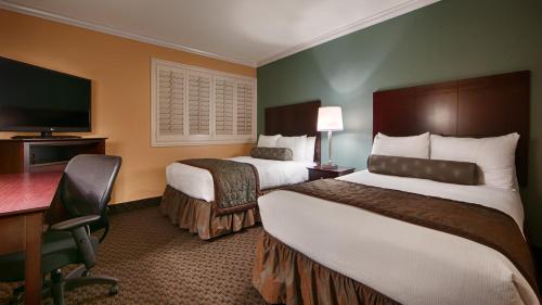 מיטה או מיטות בחדר ב-Best Western Plus Casino Royale - Center Strip