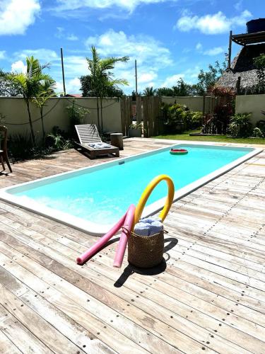 Kolam renang di atau dekat dengan suite com ar-condicionado na Fullhausi Fortim