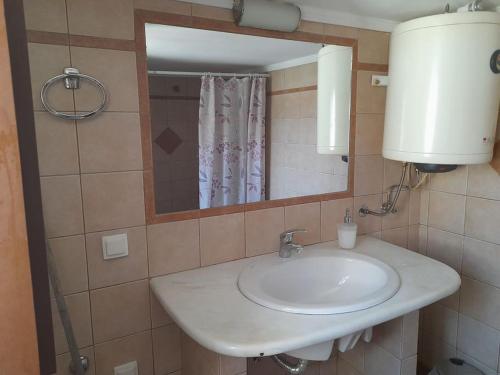 Et badeværelse på Cozy House Spetses