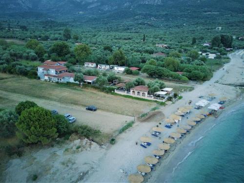 an aerial view of a beach with a group of cars at Luxurious apartment foinikas in Mýtikas