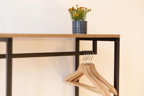 a table with a fork on top of it at Apartments an der Oper - Innenstadt - Zentral - Küche - Wifi - Powered by Ko-Living in Halle an der Saale