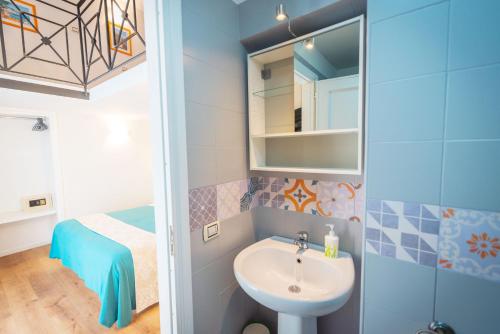 a small bathroom with a sink and a bed at MARE LUNA in Maiori