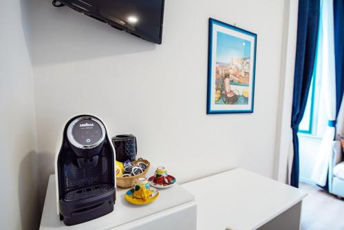 a phone sitting on top of a white table at CVM Mare Luna in Maiori