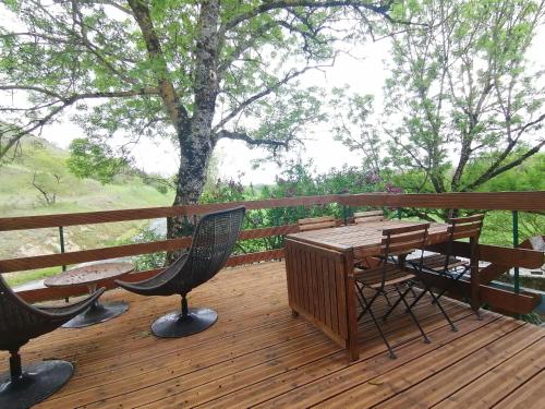 Ein Balkon oder eine Terrasse in der Unterkunft Gîte du Fassac