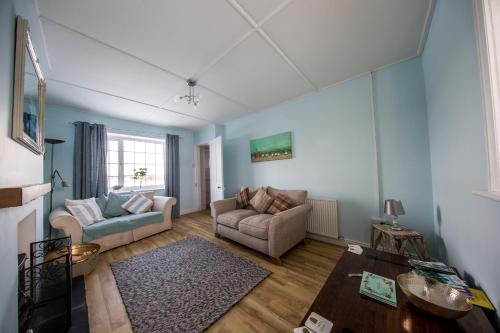 a living room with two couches and a table at Cliff Stud Retreat - Luxury lodges and cosy cottages in Helmsley