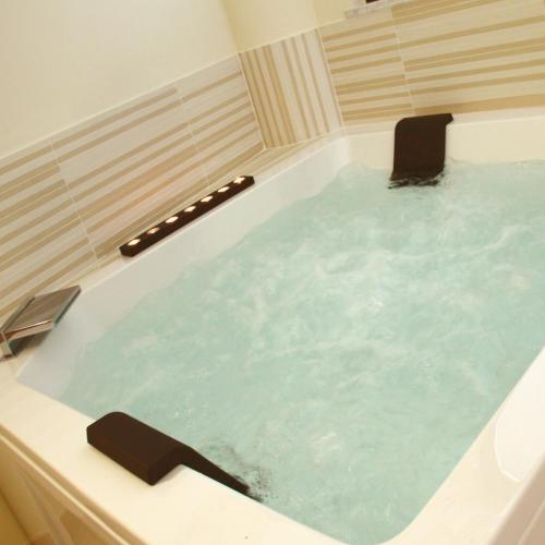 a jacuzzi tub in a bathroom at Hotel Novarello in Granozzo con Monticello
