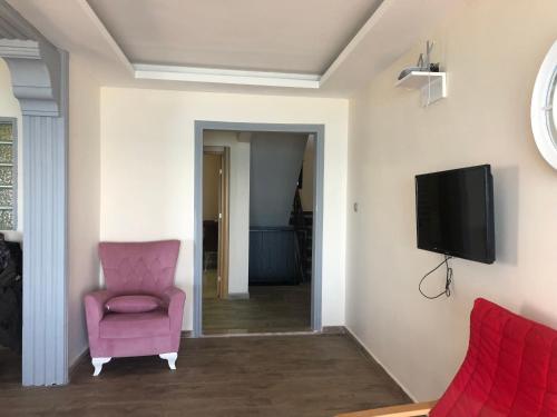 Μια τηλεόραση ή/και κέντρο ψυχαγωγίας στο Seyran Seaside Apartments - 2-dublex