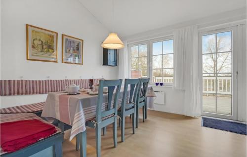 a dining room with a table and chairs and windows at 3 Bedroom Beautiful Home In Aabenraa in Aabenraa