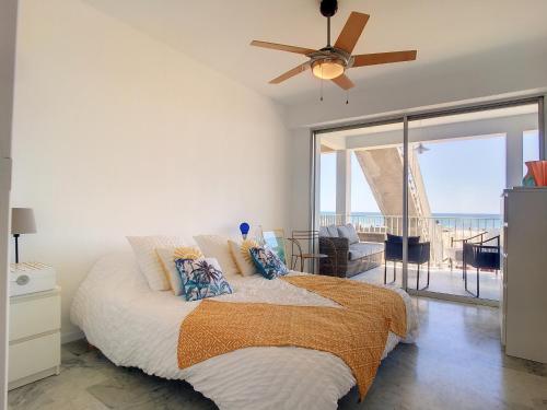 Posteľ alebo postele v izbe v ubytovaní Appartement F4 avec Terrasse, 3 Chambres, Parking - Sur la Plage - FR-1-715-57