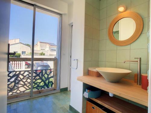 Fotografia z galérie ubytovania Appartement F4 avec Terrasse, 3 Chambres, Parking - Sur la Plage - FR-1-715-57 v destinácii Mauguio