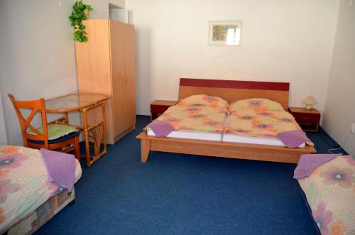 En eller flere senge i et værelse på Penzion u Kapličky