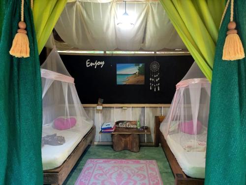 Voodi või voodid majutusasutuse Jungle Tent 3x3, Latino Glamping & Tours, Paquera toas