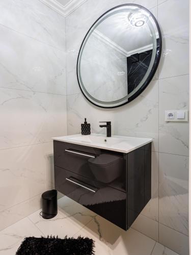 Ένα μπάνιο στο Luksusowy apartament z sauną