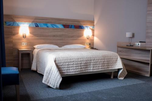 Postel nebo postele na pokoji v ubytování Hotel Restaurant Le Coquelicot